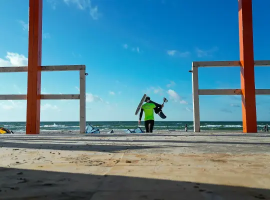 Szkoły kitesurfingu na Fly Camp Łeba