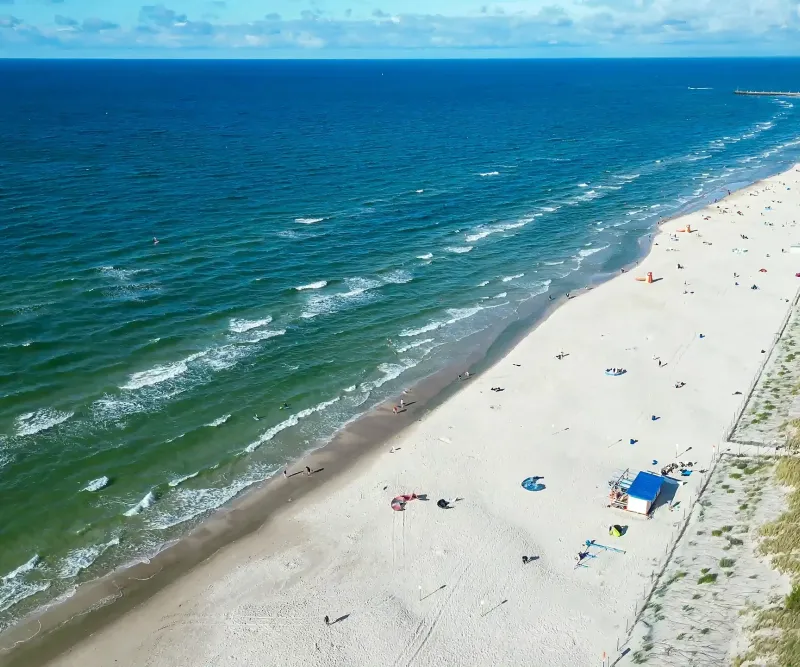 Piaszczyste plaże w Łebie