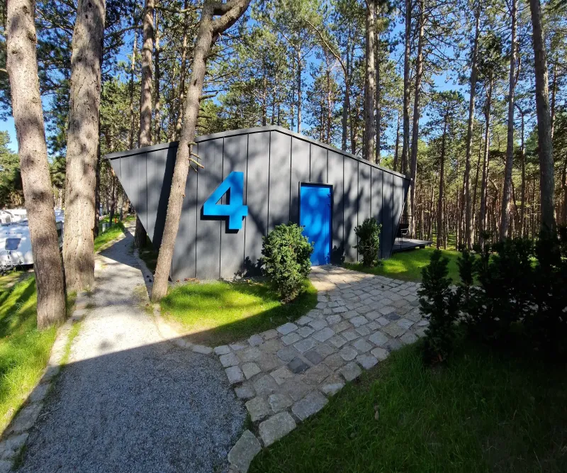 Domki Fly House z tarasem w Łebie