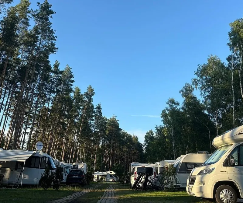 Kemping w Kopań przy plaży i w lesie