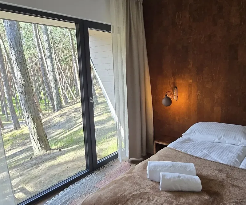 Sypialnia z widokiem na las